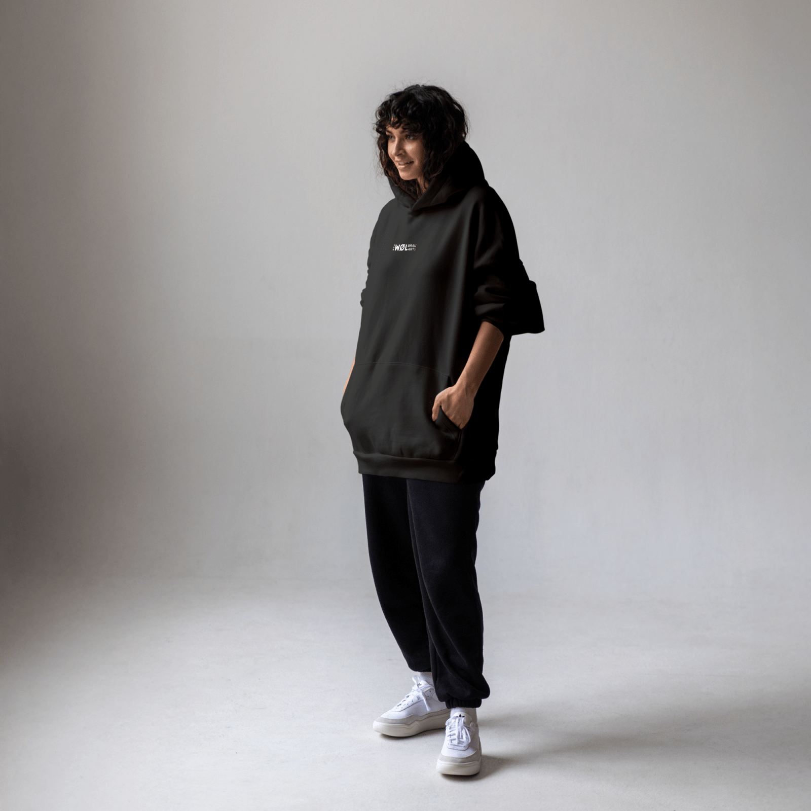 WØL Hoodie – Schwarz, schlicht, Statement. - WØL Shop